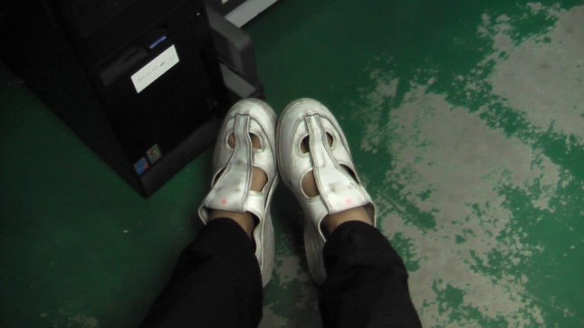 supposed to-be-white anti static shoes